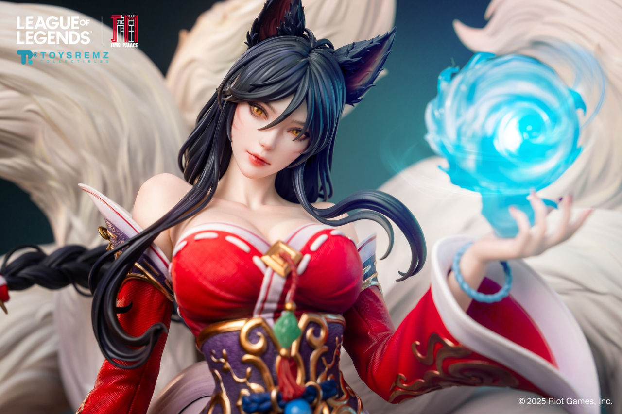 League of Legends Nine-Tailed Fox Ahri Limited Edition